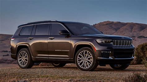2023 jeep grand cherokee limited accessories